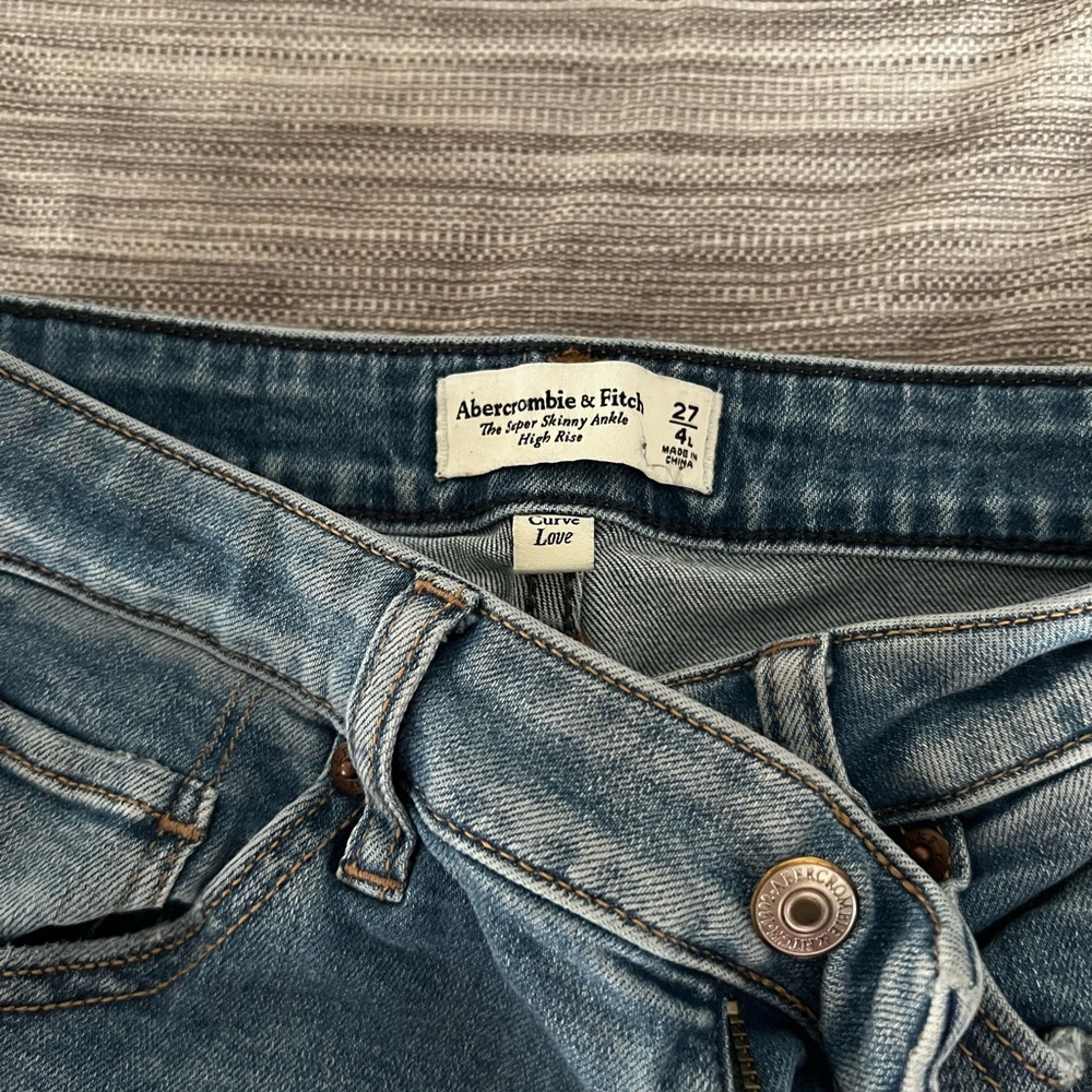 Abercrombie & Fitch Light Curve Love Skinny Jeans